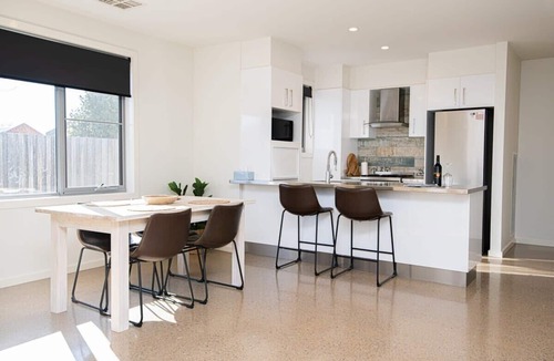 Glenroi Villa | The Endsleigh II - Cosy 2 Bedroom Villa, near CBD