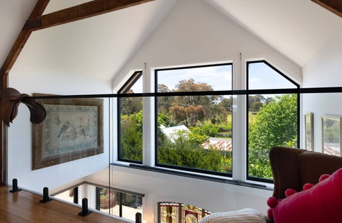 Dry Diggings House | The Fat Pony Lodge Farm stay close to Daylesford