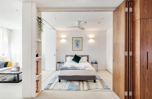 Alexandria Apartment | 'The Fern' New York Warehouse-Style Retreat