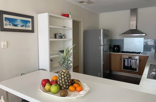 Seacliff Park House | The garden pool & spa house with ocean views. Sleeps up to 16 people in comfort.
