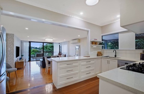 Mount Gravatt Villa | The Garden Villa An Urban Resort Oasis