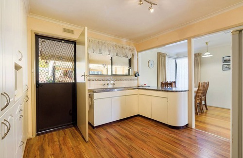 Castlemaine House | THE GREENERY Castlemaine- whole house comfort + extensive gardens -dog friendly