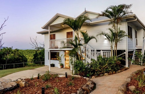 Cannonvale Apartment | The Grove Guest House