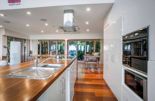 Jamberoo House | The Hill of Peace - WINTER WARMER 10% OFF