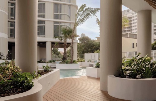 Main Beach Apartment | The Lagoon, Main Beach