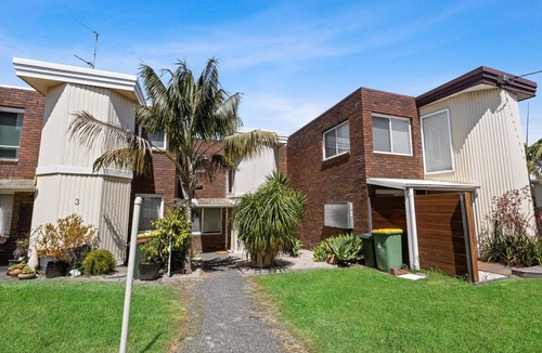 Paynesville House | The Lake Villa: Enjoy views over the treetops of downtown as you relax