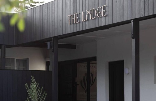 Mount Gambier Apartment | The Lodge - Room 3 - Luxury Central private Rooms, Free wifi