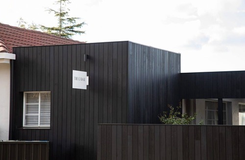 Mount Gambier Apartment | The Lodge - Room 3 - Luxury Central private Rooms, Free wifi