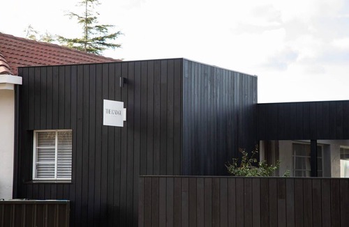 Mount Gambier Apartment | The Lodge - Room 4 - Luxury Central private Rooms, Free wifi