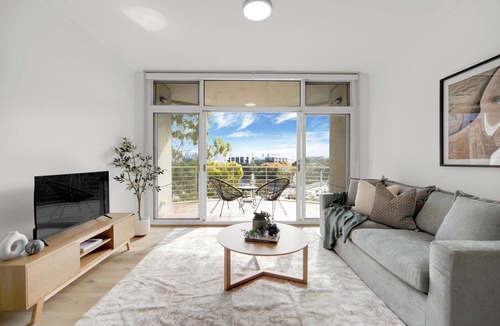 South Yarra Apartment | The Lookout - City and Rivers Views - by Ready Set Stay