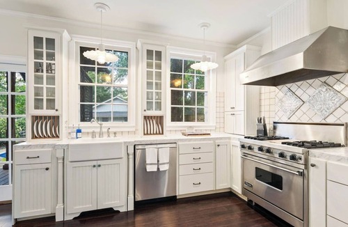 Montgomery House | The Montgomery Manor