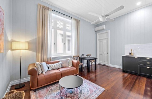 New Farm Apartment | The Office! 1 Bed/1 Bath ~ New Farm