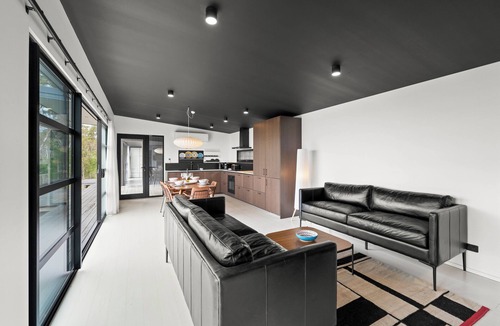 Blackmans Bay House | The Outlook on Mount Louis - 1 Bedroom