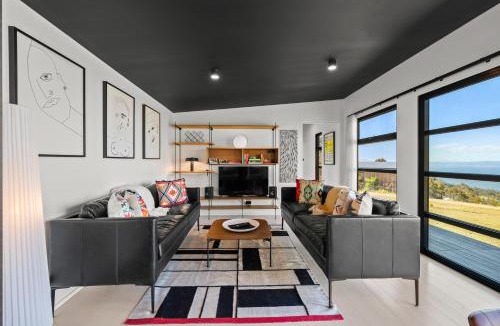 Tinderbox House | The Outlook on Mount Louis - Stunning Views