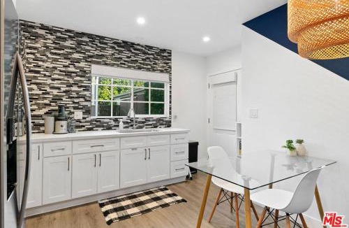 Westchester House | The Palomino - AMAZING Chic-Luxe, Private, Guest House - Pool, Sauna, Free Parking