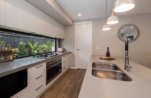 Safety Beach House | The Peninsula Pearl | Luxury Retreat with Heated Pool