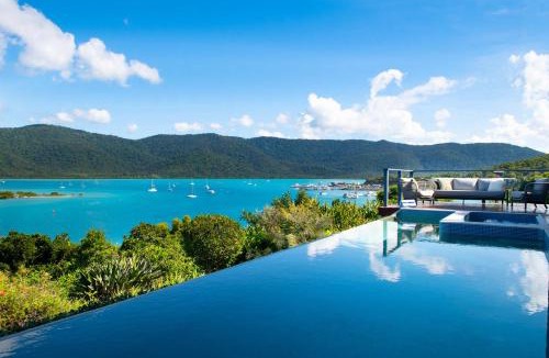 Shute Harbour House | 'The Point' Whitsunday Escape with Ocean Views