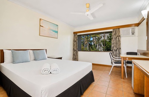 Cairns North Hotel | The Reef Motel