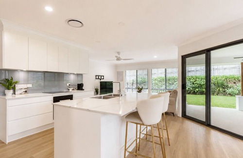 Shailer Park House | The Shailer Escape | Luxury Home with Private Pool