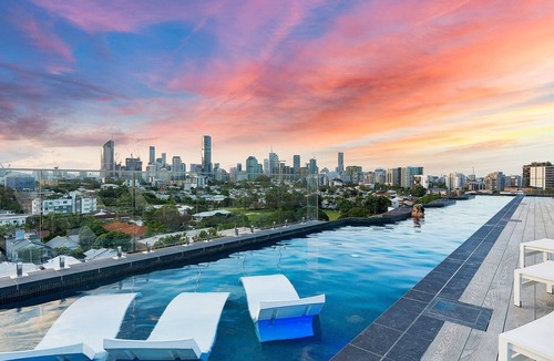 East Brisbane Apartment | The Sinclair - Luxury Brisbane Apartment near The Gabba with Rooftop Pool, 3 Bedrooms & City Views