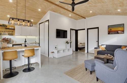 Normanville Apartment | The Studio | A Slower Stay in Normanville | 5 Mins to the Beach