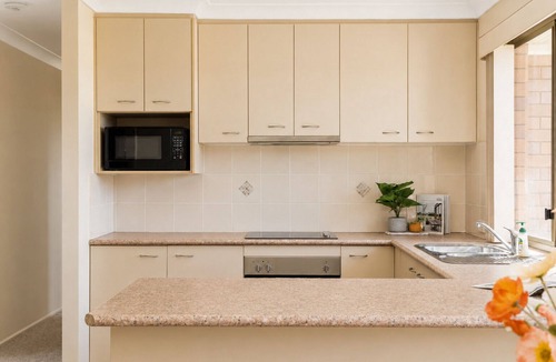 Rochedale South House | The Sunny Brick Cottage | 3BR Bright Home w/Patio - Holiday Home