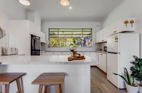 Mount Gambier House | The sweet & spicy retreat. Your home away from home. WIFI included/Free parking.