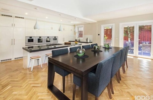 Hampton House | The ultimate Bayside lifestyle entertainer with adaptable accommodation.