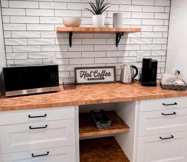 Salem Apartment | The Victoria Suite in Elora- King Bed