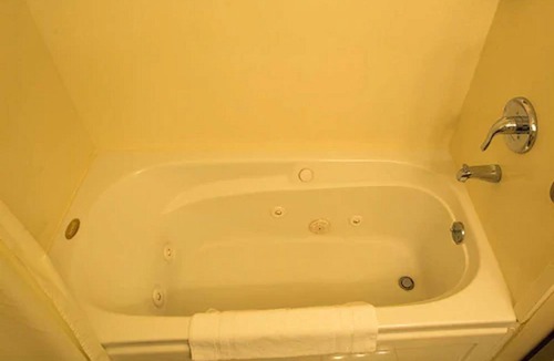 Elora Hotel | The Village Inn