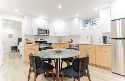 Elora Apartment | The Water Street Suite | New 2-Bed Suite | Steps to Downtown Elora