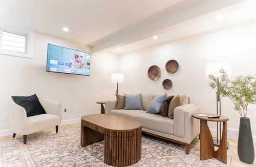 Elora Apartment | The Water Street Suite | New 2-Bed Suite | Steps to Downtown Elora