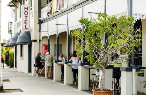Wynnum Hotel | The Waterloo Bay Hotel