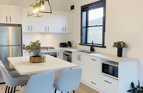 Mount Gambier House | The Wyatt House - Stones Throw from Main Street of Mount Gambier!