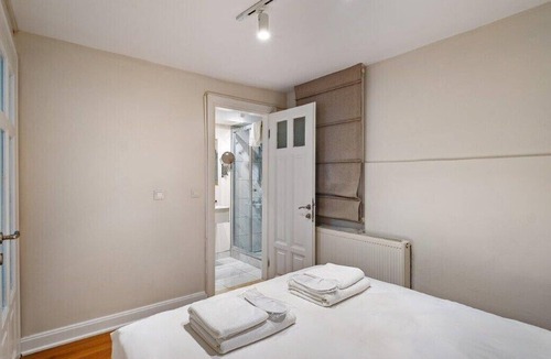 Arnavutkoy Apartment | This apartment is a 1 bedroom(s), 1 bathrooms, located in Beşiktaş, İstanbul.