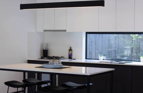 Lake Wendouree House | This house is a 2 bedroom(s), 1 bathrooms, located in Lake Wendouree, VIC.