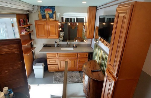 Westside Costa Mesa House | This Venue is set up for hourly rates and/or overnights. Capacity 70 guests