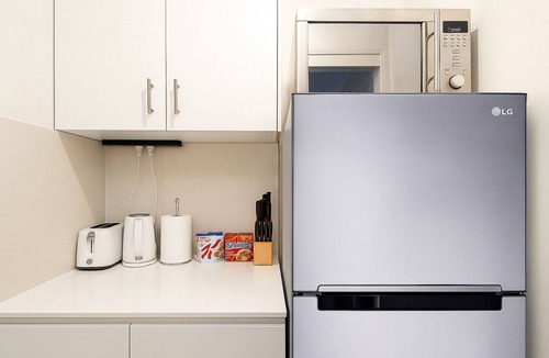 Sunnybank Apartment | Tidy Sunnybank 1BR | Kitchen | Near Shops | 5144D1