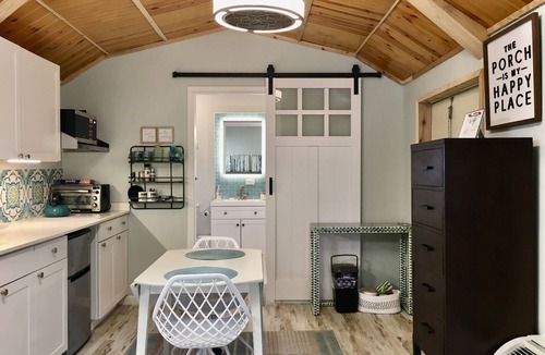 Foley House | Tiny for Two + Pet - Near BEACH, SPORTS COMPLEX, OWA, TANGER