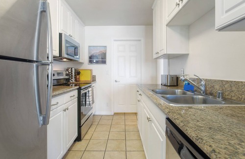 Marina Peninsula Apartment | Top-Floor Marina Escape 3BR Penthouse Ocean View