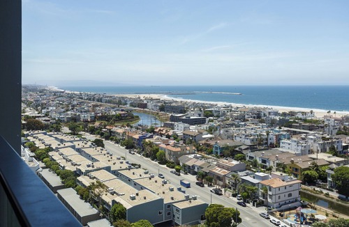 Marina Peninsula Apartment | Top-Floor Marina Escape 3BR Penthouse Ocean View