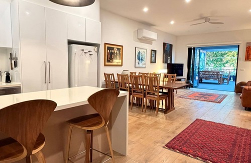 Richmond North House | Townhouse with outdoor deck, inner city Melbourne near MCG and Australian Open