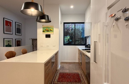 Richmond North House | Townhouse with outdoor deck, inner city Melbourne near MCG and Australian Open