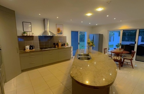 Burrum Heads House | Tradewinds - Sleeps 8-4 Beds-Ducted air-Wifi-2 Smart TVs-Pool-Room for boat