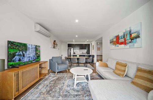 Kingston Apartment | Tranquil 2-Bed Apartment in Kingston Foreshore