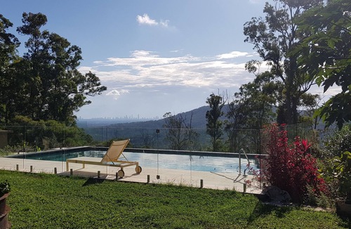 Austinville House | TREE HOUSE #1. Private, stone bath with amazing views of Gold Coast Hinterland