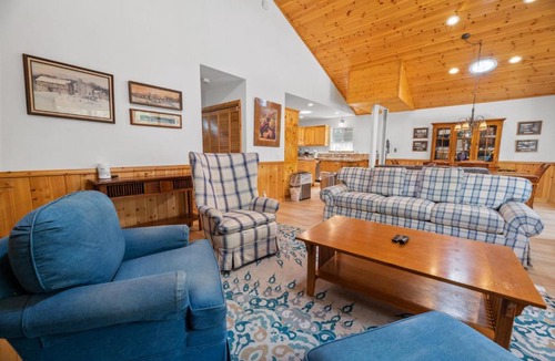 Summit Estates House | Treetop Bearadise