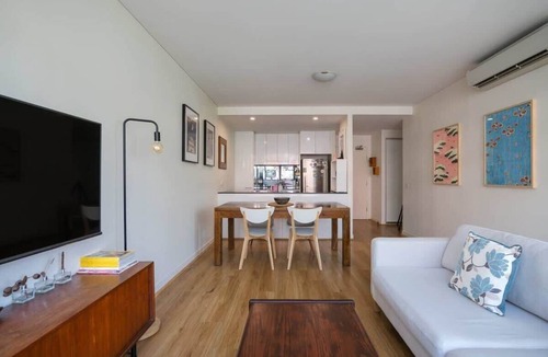 Erskineville Apartment | Treetops Erskineville Apartment w Parking & Aircon