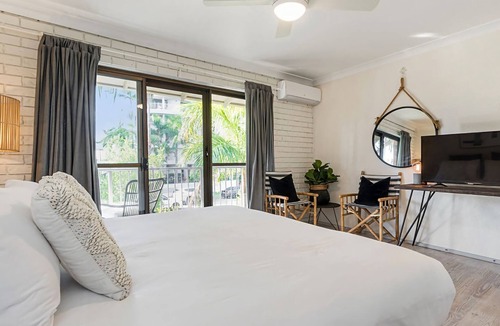 Noosaville Villa | Trendy riverside apartment