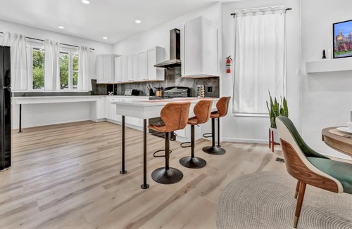 Lakeview Apartment | Trendy Two-Level Apartment